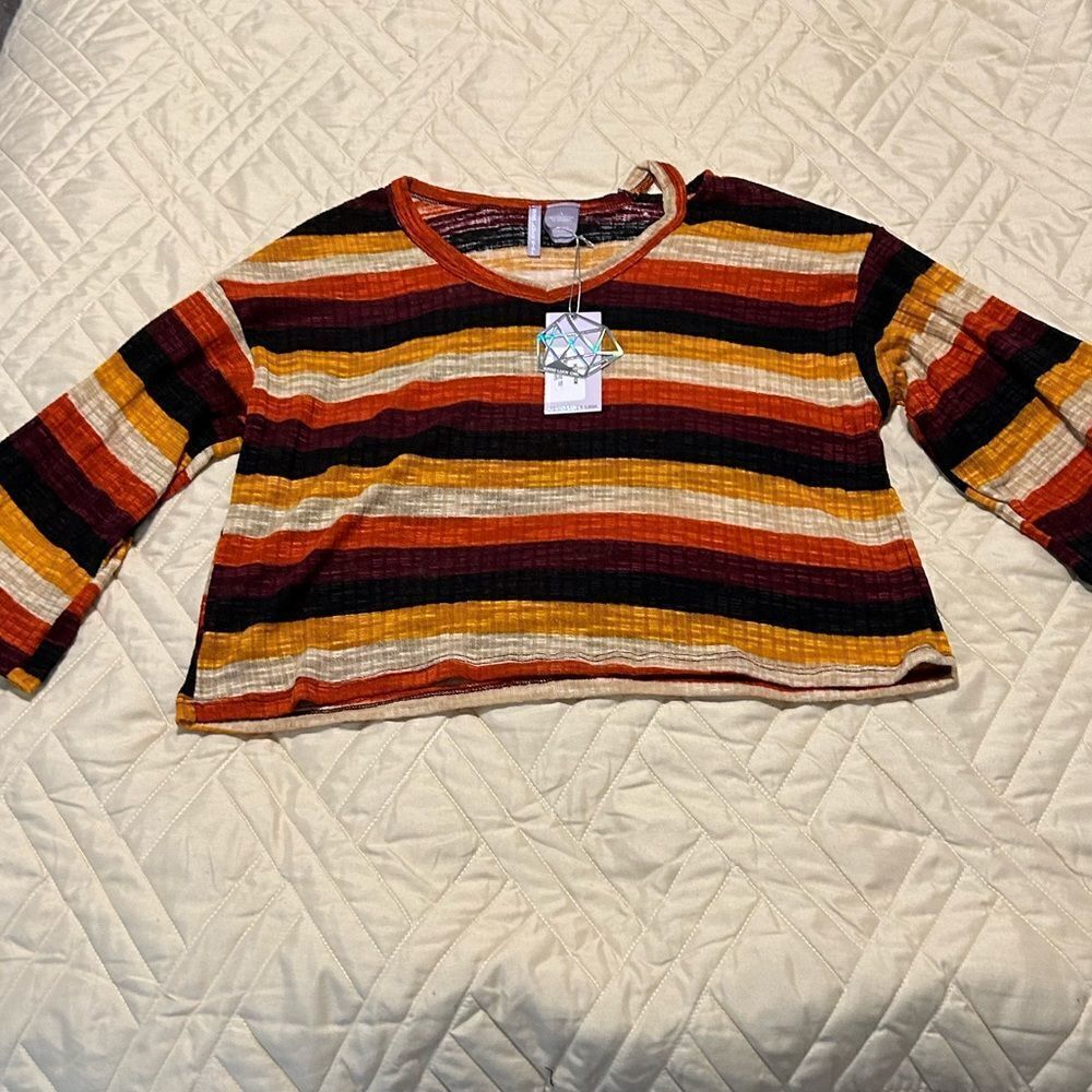 NWT bell sleeve crop top